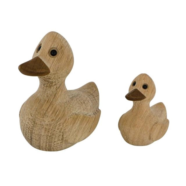 And med ælling træfigur i røget eg fra Nordahl Andersen